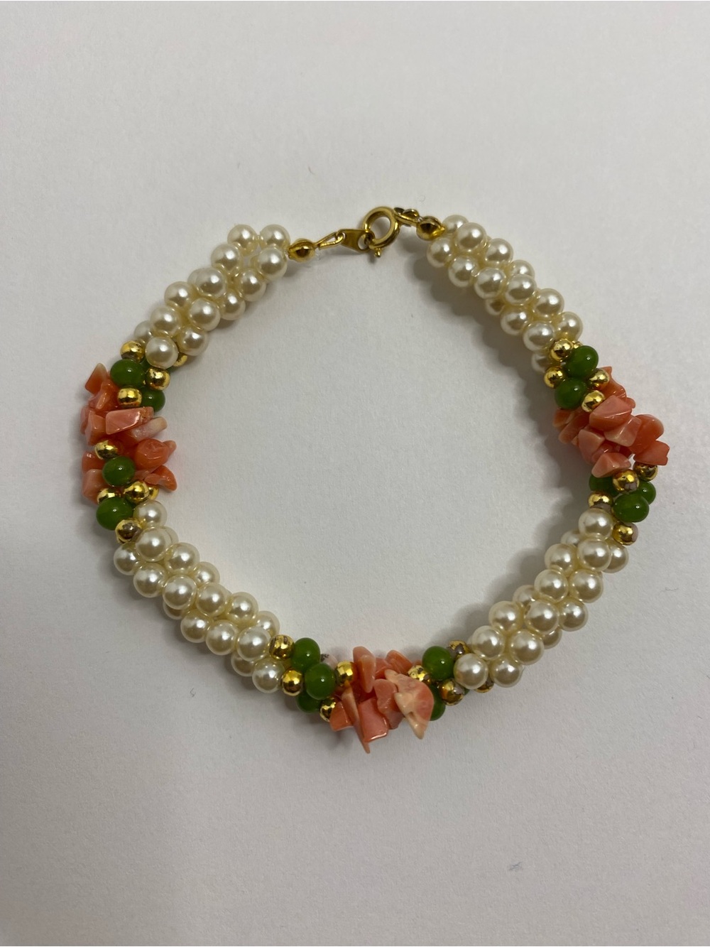 Vintage Faux Pearl Pink Coral Chip Bracelet Green Glass Gold Tone Beads 7-1/4”